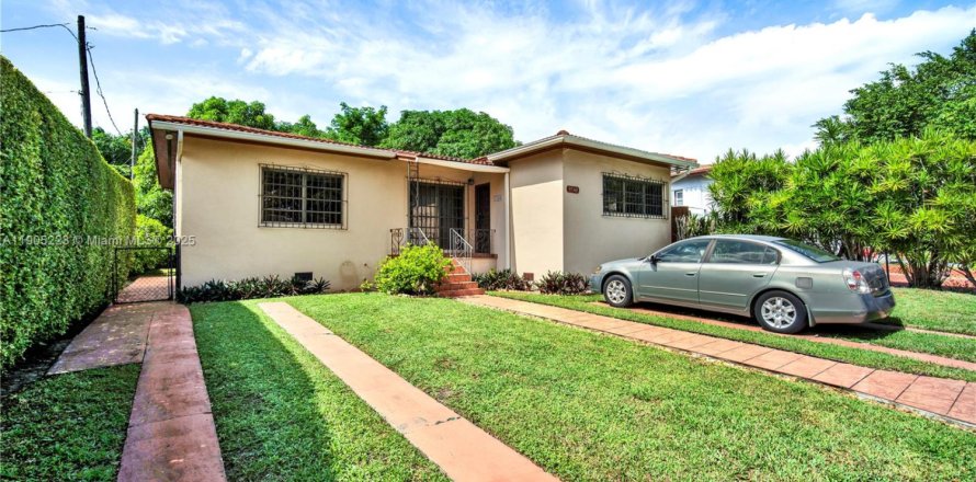 Дом в Майами, Флорида 3 спальни, 130.81м2 № 1955813