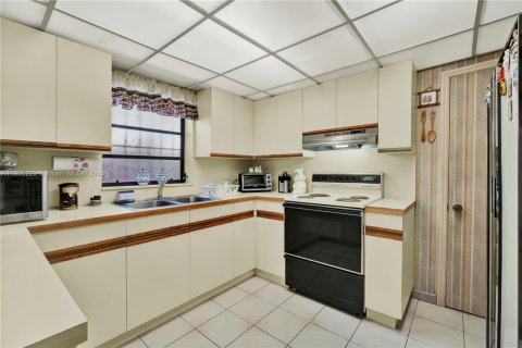 Купить виллу или дом в Майами, Флорида 3 спальни, 130.81м2, № 1955813 - фото 17