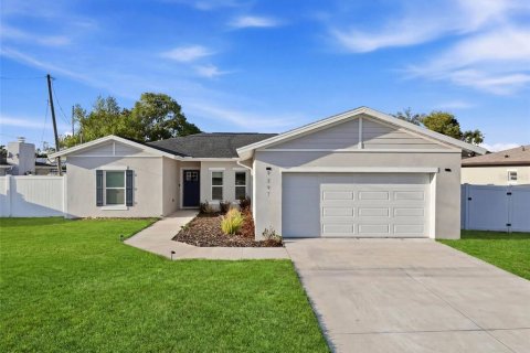 Villa ou maison à Spring Hill, Floride 3 chambres, 148.64 m2 № 2093053