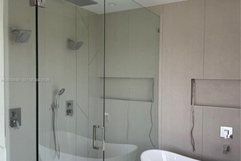 House in Miami, Florida 4 bedrooms № 2069790 - photo 16