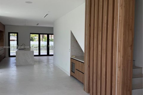 House in Miami, Florida 4 bedrooms № 2069790 - photo 5