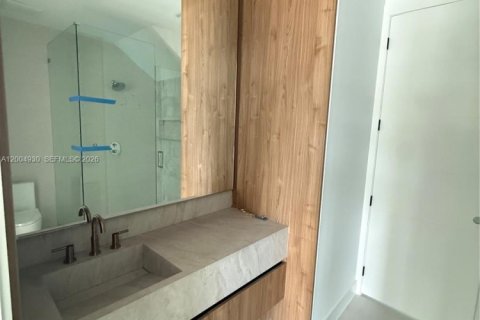 House in Miami, Florida 4 bedrooms № 2069790 - photo 9