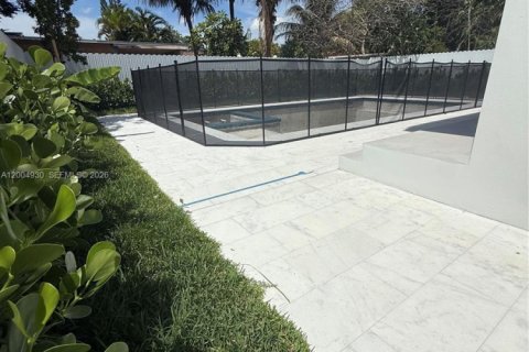House in Miami, Florida 4 bedrooms № 2069790 - photo 12