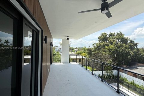 House in Miami, Florida 4 bedrooms № 2069790 - photo 17