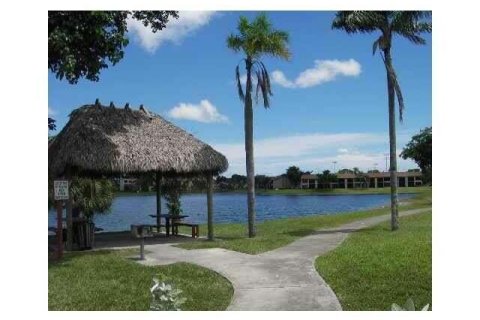 Copropriété à louer à Oakland Park, Floride: 2 chambres, 84.54 m2 № 2432278 - photo 2