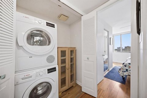 Купить кондоминиум в Сент-Питерсберг, Флорида 8 комнат, 106.84м2, № 2235572 - фото 22