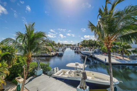 House in Key Largo, Florida 4 bedrooms, 180.6 sq.m. № 2003561 - photo 3