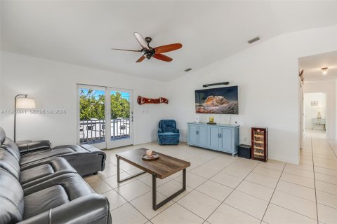 House in Key Largo, Florida 4 bedrooms, 180.6 sq.m. № 2003561 - photo 11