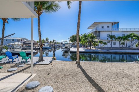 House in Key Largo, Florida 4 bedrooms, 180.6 sq.m. № 2003561 - photo 26