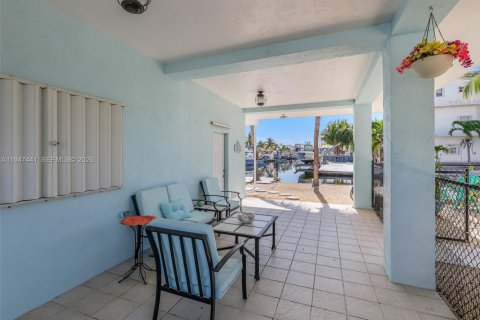 House in Key Largo, Florida 4 bedrooms, 180.6 sq.m. № 2003561 - photo 30