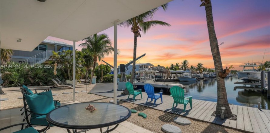House in Key Largo, Florida 4 bedrooms, 180.6 sq.m. № 2003561