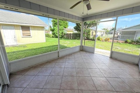 Villa ou maison à louer à Vero Beach, Floride: 2 chambres № 2386884 - photo 9