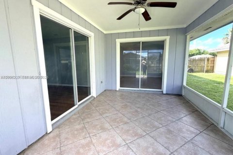 Villa ou maison à louer à Vero Beach, Floride: 2 chambres № 2386884 - photo 2