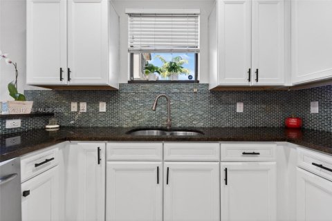 Adosado en venta en Doral, Florida, 3 dormitorios, 156.54 m2 № 2057296 - foto 13