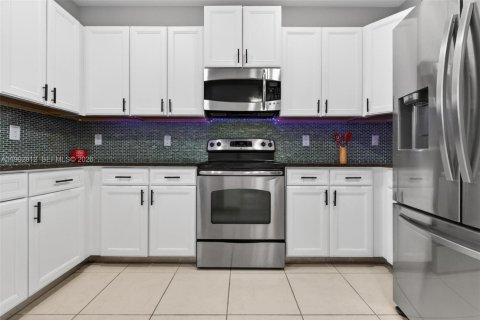 Adosado en venta en Doral, Florida, 3 dormitorios, 156.54 m2 № 2057296 - foto 11