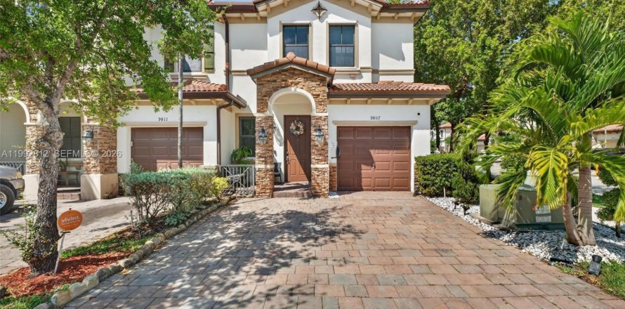 Adosado en Doral, Florida 3 dormitorios, 156.54 m2 № 2057296