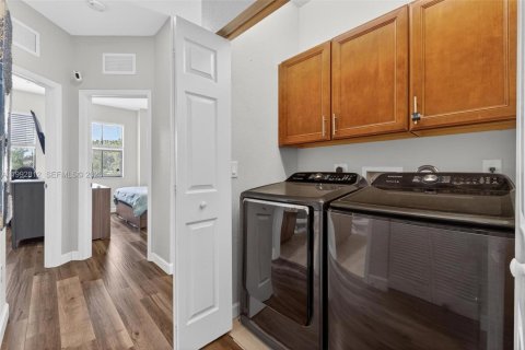 Adosado en venta en Doral, Florida, 3 dormitorios, 156.54 m2 № 2057296 - foto 20