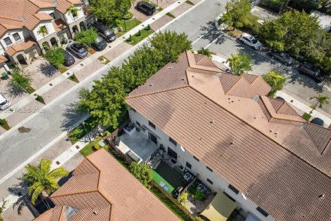 Adosado en venta en Doral, Florida, 3 dormitorios, 156.54 m2 № 2057296 - foto 30