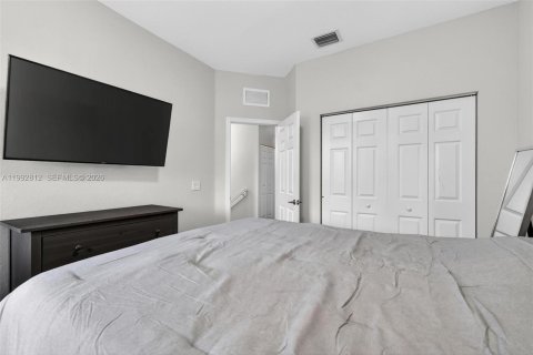 Adosado en venta en Doral, Florida, 3 dormitorios, 156.54 m2 № 2057296 - foto 26