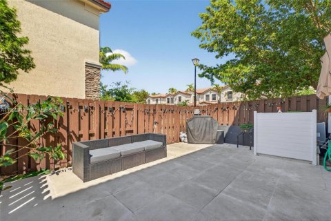 Adosado en venta en Doral, Florida, 3 dormitorios, 156.54 m2 № 2057296 - foto 16