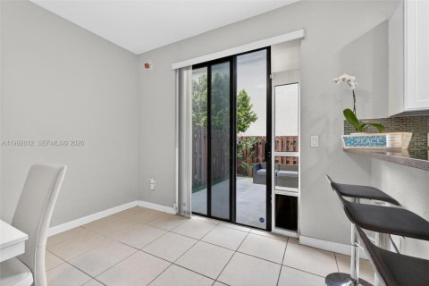 Adosado en venta en Doral, Florida, 3 dormitorios, 156.54 m2 № 2057296 - foto 15