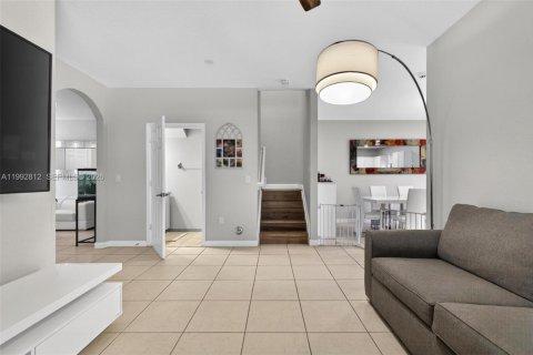 Adosado en venta en Doral, Florida, 3 dormitorios, 156.54 m2 № 2057296 - foto 4
