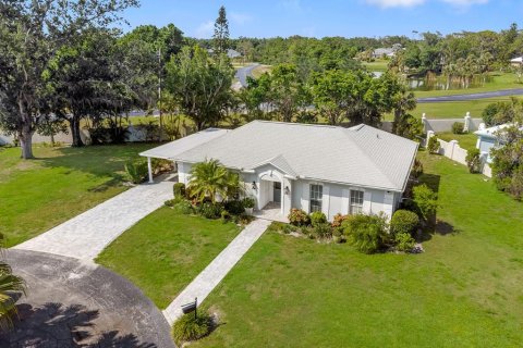 House in Englewood, Florida 2 bedrooms, 175.59 sq.m. № 1677675 - photo 1