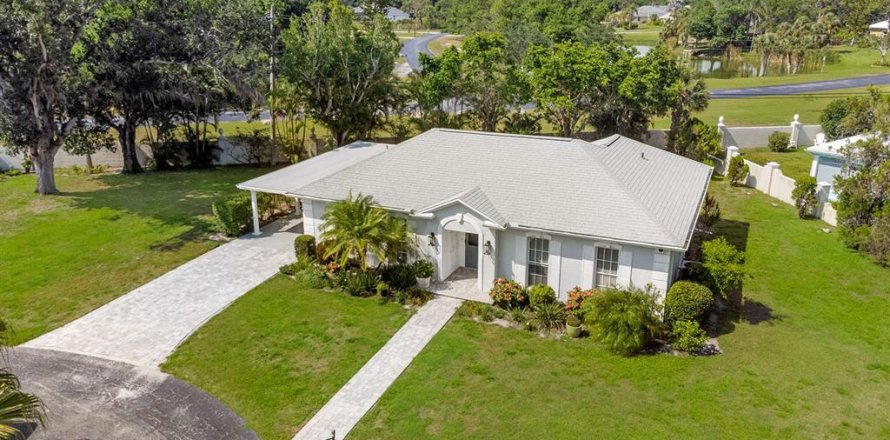 House in Englewood, Florida 2 bedrooms, 175.59 sq.m. № 1677675