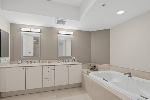 Condo in Fort Lauderdale, Florida, 2 bedrooms № 2407927 - photo 22