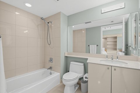 Condo in Fort Lauderdale, Florida, 2 bedrooms № 2407927 - photo 30