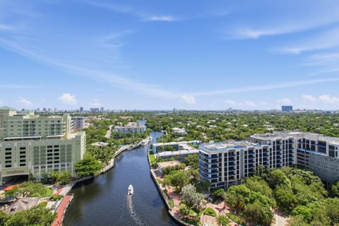 Condo in Fort Lauderdale, Florida, 2 bedrooms № 2407927 - photo 2