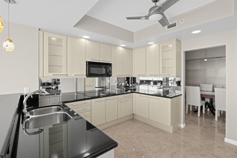Condo in Fort Lauderdale, Florida, 2 bedrooms № 2407927 - photo 10