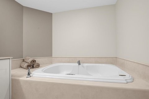 Condo in Fort Lauderdale, Florida, 2 bedrooms № 2407927 - photo 23