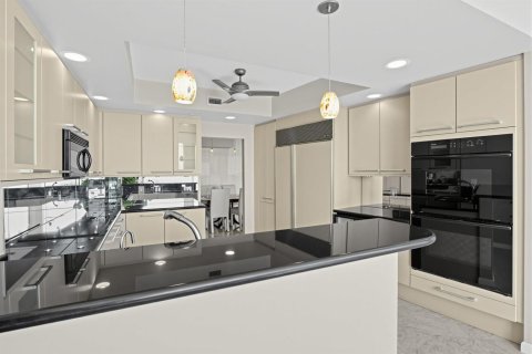 Condo in Fort Lauderdale, Florida, 2 bedrooms № 2407927 - photo 11