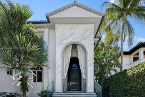 Casa en venta en Miami Beach, Florida, 6 dormitorios, 577.02 m2 № 1993771 - foto 4