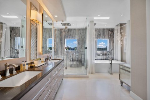 Casa en venta en Miami Beach, Florida, 6 dormitorios, 577.02 m2 № 1993771 - foto 30
