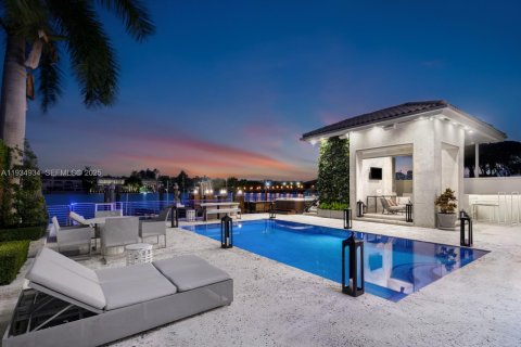 Casa en venta en Miami Beach, Florida, 6 dormitorios, 577.02 m2 № 1993771 - foto 2