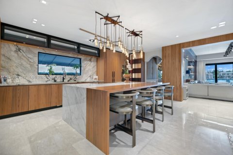 Casa en venta en Miami Beach, Florida, 6 dormitorios, 577.02 m2 № 1993771 - foto 20