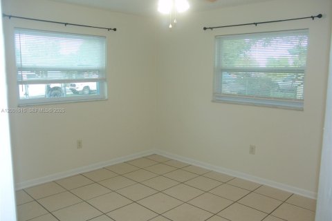 House in Indiantown, Florida 3 bedrooms, 140.47 sq.m. № 2069241 - photo 9