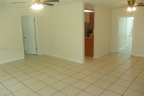 House in Indiantown, Florida 3 bedrooms, 140.47 sq.m. № 2069241 - photo 18