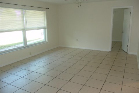 House in Indiantown, Florida 3 bedrooms, 140.47 sq.m. № 2069241 - photo 17