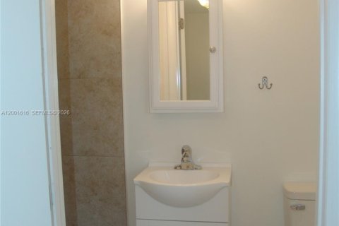 House in Indiantown, Florida 3 bedrooms, 140.47 sq.m. № 2069241 - photo 15