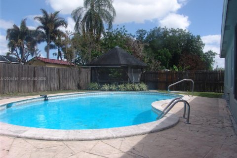 House in Indiantown, Florida 3 bedrooms, 140.47 sq.m. № 2069241 - photo 23