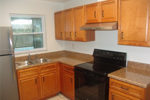 House in Indiantown, Florida 3 bedrooms, 140.47 sq.m. № 2069241 - photo 16