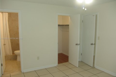 House in Indiantown, Florida 3 bedrooms, 140.47 sq.m. № 2069241 - photo 11