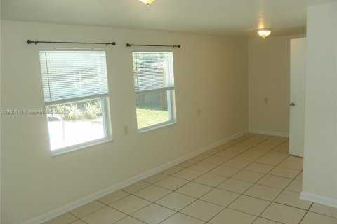 House in Indiantown, Florida 3 bedrooms, 140.47 sq.m. № 2069241 - photo 14