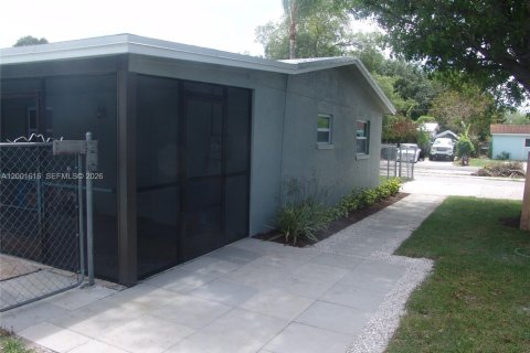 House in Indiantown, Florida 3 bedrooms, 140.47 sq.m. № 2069241 - photo 3