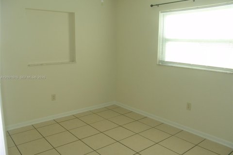 House in Indiantown, Florida 3 bedrooms, 140.47 sq.m. № 2069241 - photo 5