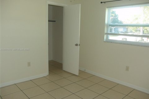 House in Indiantown, Florida 3 bedrooms, 140.47 sq.m. № 2069241 - photo 7