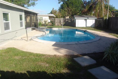 House in Indiantown, Florida 3 bedrooms, 140.47 sq.m. № 2069241 - photo 4